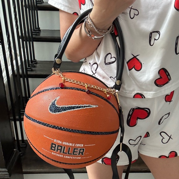 NIKE Baller Outdoor Basketball 29.5” Purse - Picture 3 of 12